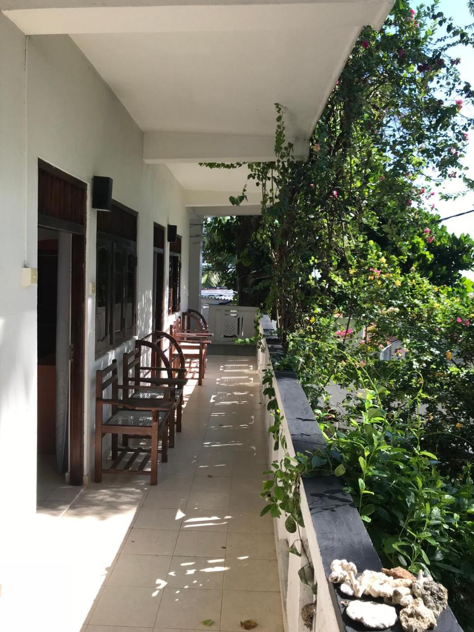 Unawatuna Beach Bungalow - Exterior photo
