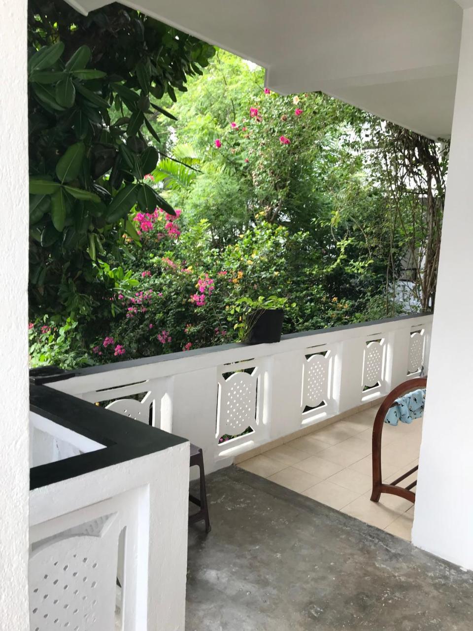 Unawatuna Beach Bungalow - Exterior photo